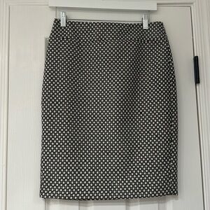 Elegant and flattering Ann Taylor pencil skirt